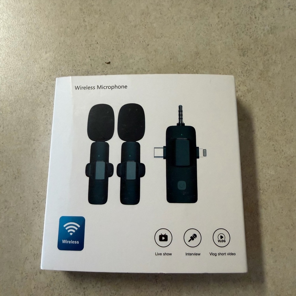 Black Wireless Microphone Set - Picture 2 of 7